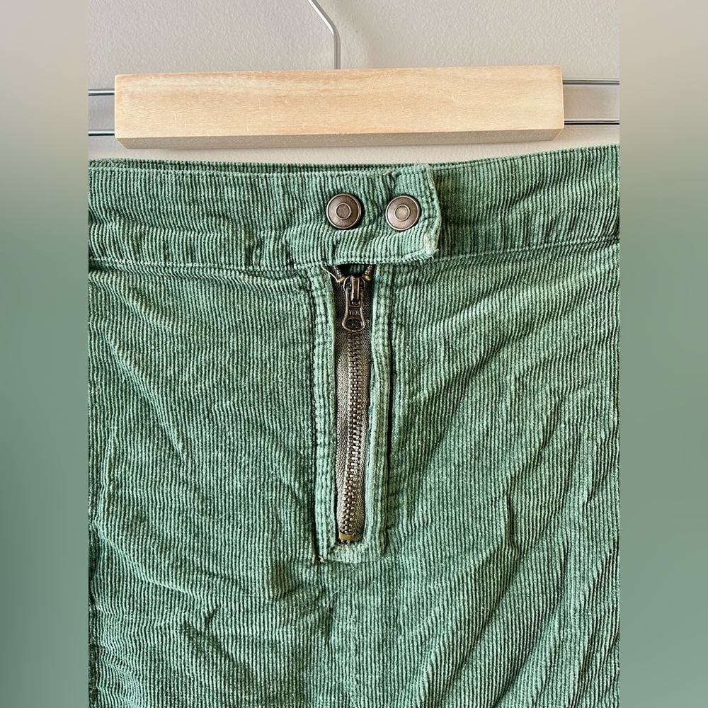 Y2K Green Corduroy Mini Skirt Snap/buckle details - grunge baddie preppy retro - Picture 4 of 10
